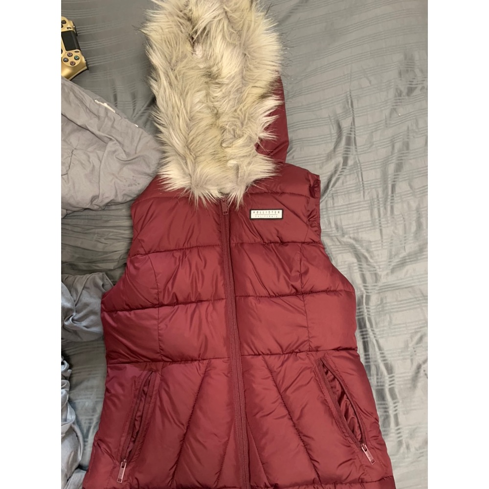 Hollister vest